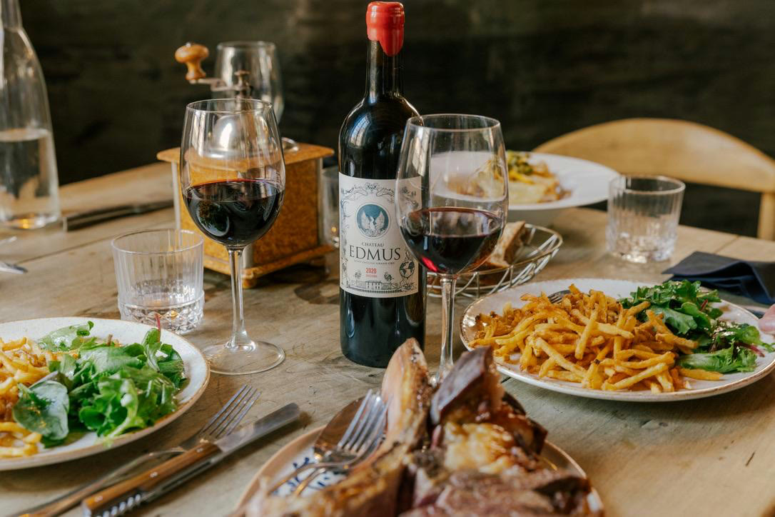 Château EDMUS 2020 partagé à table, autour d'un repas
